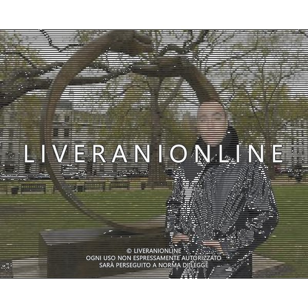 Lorenzo Quinn poses with his work Give And Take, to launch exhibition at the newly renovated Halcyon Gallery, 24 Bruton Street, W1. Photo: Olly Greenwood - © Felipe Trueba - Photoshot - Ag. Aldo Liverani sas ITALY ONLY LONDRA - INAUGURAZIONE DELLA MOSTRA DI LORENZO QUINN \' EQUILIBRIUM\'