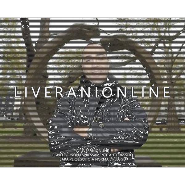 Lorenzo Quinn poses with his work Give And Take, to launch exhibition at the newly renovated Halcyon Gallery, 24 Bruton Street, W1. Photo: Olly Greenwood - © Felipe Trueba - Photoshot - Ag. Aldo Liverani sas ITALY ONLY LONDRA - INAUGURAZIONE DELLA MOSTRA DI LORENZO QUINN \' EQUILIBRIUM\'