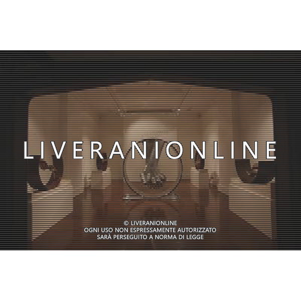 \'Equilibrium\' at the Halcyon Gallery, Bruton St, London, an exhibition featuring the work of artist Lorenzo Quinn - © Felipe Trueba - Photoshot - Ag. Aldo Liverani sas ITALY ONLY LONDRA - INAUGURAZIONE DELLA MOSTRA DI LORENZO QUINN \' EQUILIBRIUM\'