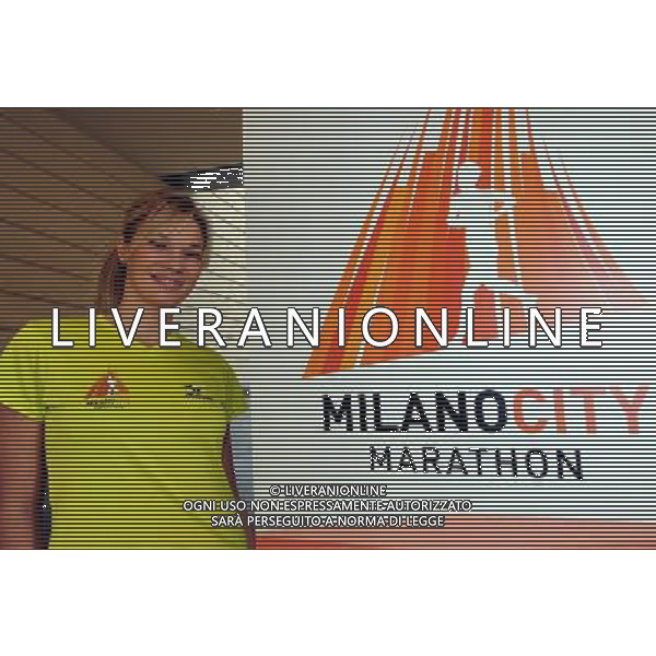 MILANO 24/11/2009 SALA MONDANELLI CORRIERE DELLA SERA VIA SOLFERINO PRESENTAZIONE DELLA: \'MILANOCITY MARATHON\' NELLA FOTO LA NUOVA MAGLIETTA FOTO ROMANO/AG ALDO LIVERANI