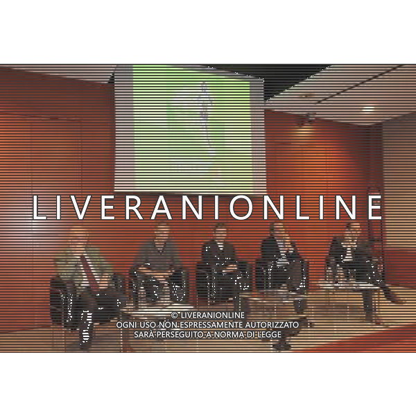 MILANO 24/11/2009 SALA MONDANELLI CORRIERE DELLA SERA VIA SOLFERINO PRESENTAZIONE DELLA: \'MILANOCITY MARATHON\' NELLA FOTO GABRIELE ROSA, LINUS, CARLO VERDELLI, GIOVANNI TERZI E MICHELE ACQUARONE FOTO ROMANO/AG ALDO LIVERANI