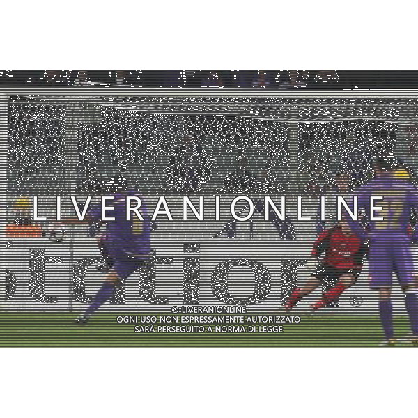 FIORENTINA - OLYMPIQUE LIONE CHAMPIONS LEAGUE 2009/2010 FIRENZE 24/11/2009 NELLA FOTO: IL GOL DELL\'1-0 DI MANUEL VARGAS SU RIGORE ©AGENZIA ALDO LIVERANI S.A.S.