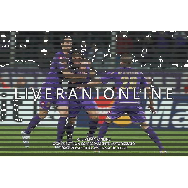 FIORENTINA - OLYMPIQUE LIONE CHAMPIONS LEAGUE 2009/2010 FIRENZE 24/11/2009 NELLA FOTO: ESULTANZA DI MANUEL VARGAS DOPO IL SUO GOL DELL\'1-0 SU RIGORE ©AGENZIA ALDO LIVERANI S.A.S.