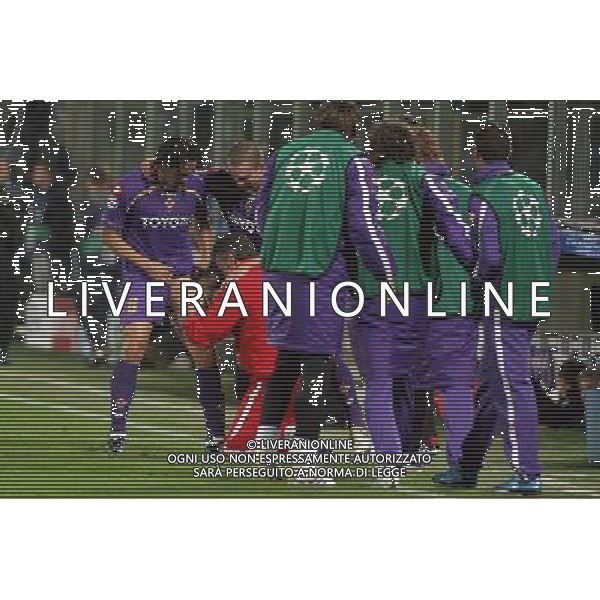 FIORENTINA - OLYMPIQUE LIONE CHAMPIONS LEAGUE 2009/2010 FIRENZE 24/11/2009 NELLA FOTO: ESULTANZA DI MANUEL VARGAS DOPO IL SUO GOL DELL\'1-0 SU RIGORE ©AGENZIA ALDO LIVERANI S.A.S.