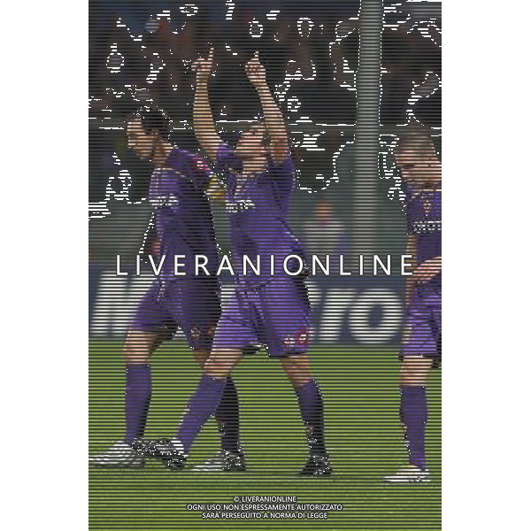 FIORENTINA - OLYMPIQUE LIONE CHAMPIONS LEAGUE 2009/2010 FIRENZE 24/11/2009 NELLA FOTO: ESULTANZA DI MANUEL VARGAS DOPO IL SUO GOL DELL\'1-0 SU RIGORE ©AGENZIA ALDO LIVERANI S.A.S.