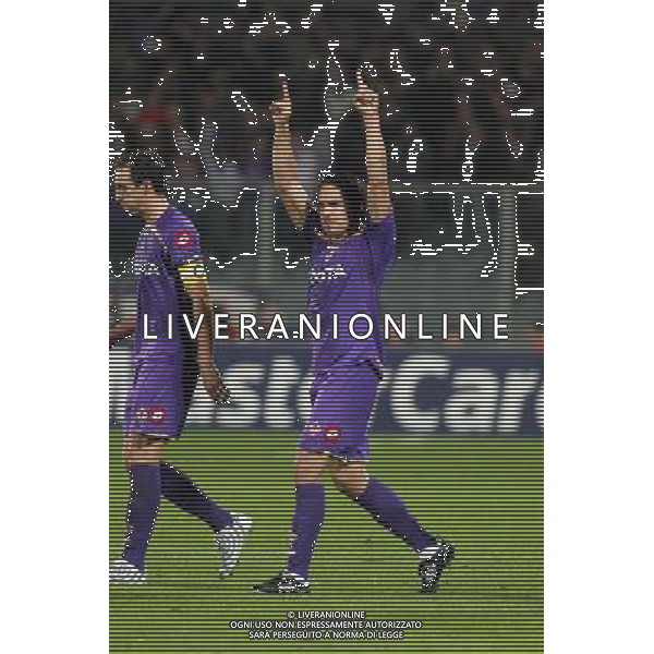 FIORENTINA - OLYMPIQUE LIONE CHAMPIONS LEAGUE 2009/2010 FIRENZE 24/11/2009 NELLA FOTO: ESULTANZA DI MANUEL VARGAS DOPO IL SUO GOL DELL\'1-0 SU RIGORE ©AGENZIA ALDO LIVERANI S.A.S.