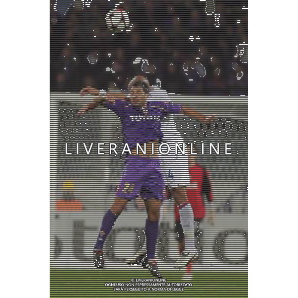 FIORENTINA - OLYMPIQUE LIONE CHAMPIONS LEAGUE 2009/2010 FIRENZE 24/11/2009 NELLA FOTO: MARIO SANTANA E JEAN ALAIN BOUMSONG ©AGENZIA ALDO LIVERANI S.A.S.