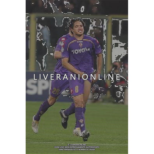 FIORENTINA - OLYMPIQUE LIONE CHAMPIONS LEAGUE 2009/2010 FIRENZE 24/11/2009 NELLA FOTO: ESULTANZA DI MANUEL VARGAS DOPO IL SUO GOL DELL\'1-0 SU RIGORE ©AGENZIA ALDO LIVERANI S.A.S.