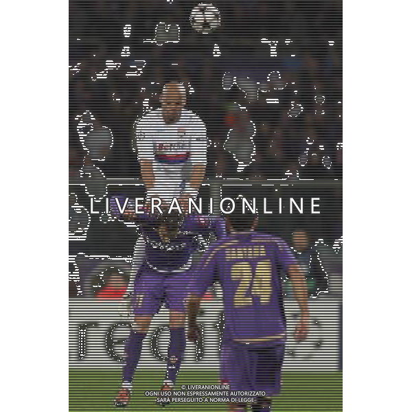 FIORENTINA - OLYMPIQUE LIONE CHAMPIONS LEAGUE 2009/2010 FIRENZE 24/11/2009 NELLA FOTO: JEAN ALAIN BOUMSONG E ALBERTO GILARDINO ©AGENZIA ALDO LIVERANI S.A.S.