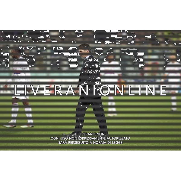 FIORENTINA - OLYMPIQUE LIONE CHAMPIONS LEAGUE 2009/2010 FIRENZE 24/11/2009 NELLA FOTO: DELUSIONE CLAUDE PUEL ALLENATORE DEL LIONE ©AGENZIA ALDO LIVERANI S.A.S.