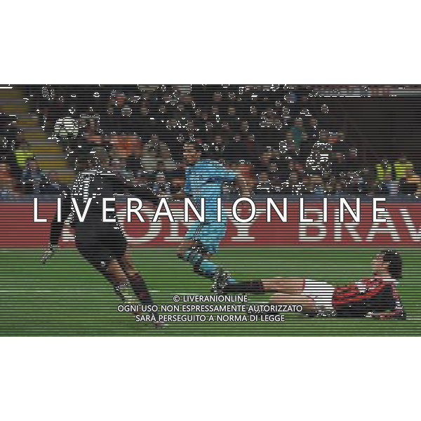 AC Milan - Olympique Marsiglia Champions League 2009/2010 Gruppo C MD5 Milano - 25.11.2009 Nella Foto: IL TIRO DI BRANDAO COLPISCE LA TRAVERSA /Ph.Vitez-Ag. Aldo Liverani