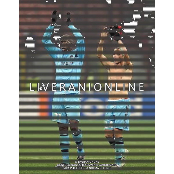 AC Milan - Olympique Marsiglia Champions League 2009/2010 Gruppo C MD5 Milano - 25.11.2009 Nella Foto: diawara e bonnart salutano i tifosi a fine partita /Ph.Vitez-Ag. Aldo Liverani