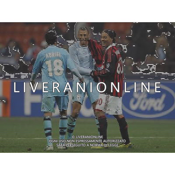 AC Milan - Olympique Marsiglia Champions League 2009/2010 Gruppo C MD5 Milano - 25.11.2009 Nella Foto: stretta di mano tra ronaldinho, cisse\' e abriel a fine gara ©Luzzani-Ag. Aldo Liverani