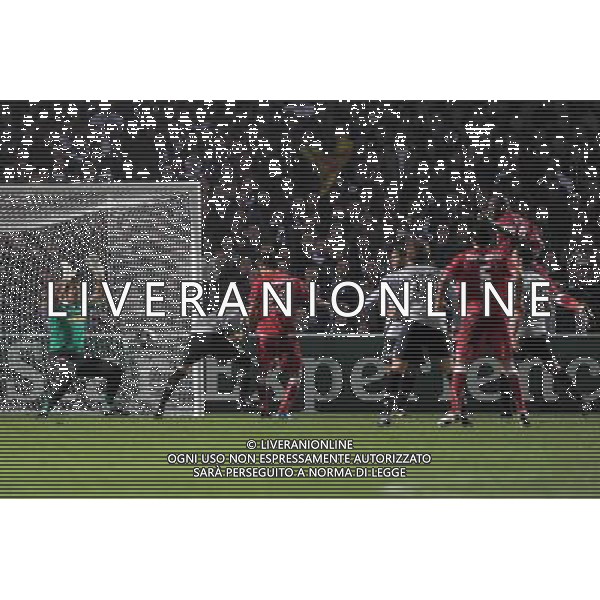 25-11-2009 Bordeaux (Francia) Sport-Calcio Bordeaux Juventus Champions League 2009/2010 Nella foto: 2 gol di Chamakh ag aldol iverani
