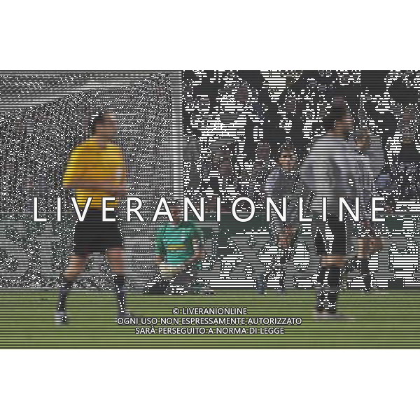 25-11-2009 Bordeaux (Francia) Sport-Calcio Bordeaux Juventus Champions League 2009/2010 Nella foto: delusione buffon ag aldol iverani