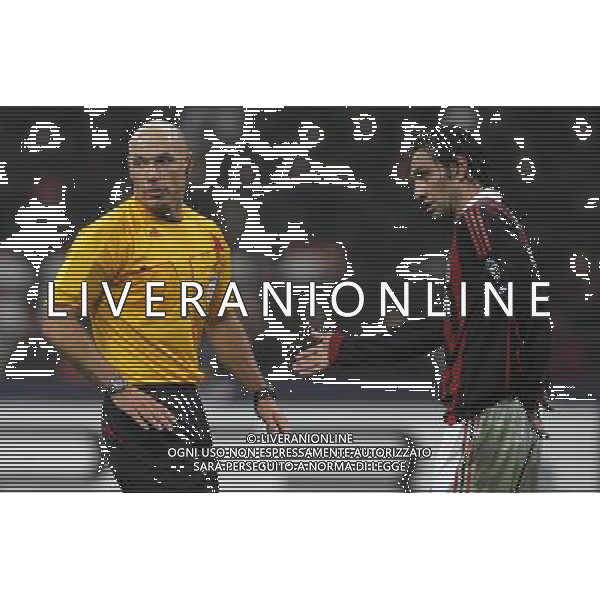 Milano 25-11-2009 Champions League 2009/10 milan-olympique Marsiglia 1:1 nella foto howard webb e alessandro nesta ph marco luzzani/ag aldo liverani s.a.s.