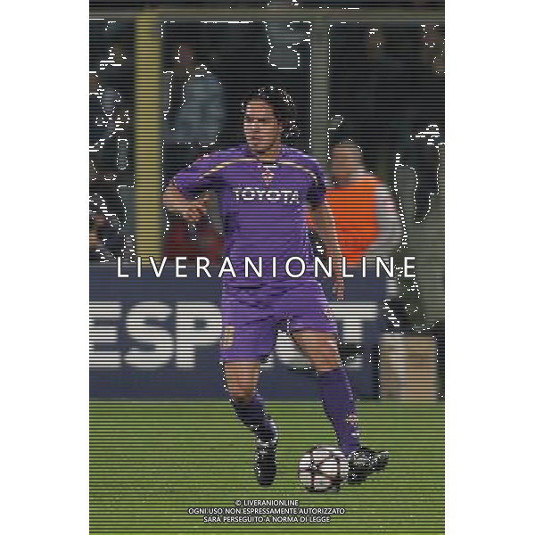 FIRENZE, 24/11/2009, CHAMPIONS LEAGUE 2009-2010 FIORENTINA OLYMPIQUE LIONE NELLA FOTO: MANUEL VARGAS FOTO AG. A. LIVERANI S.A.S.