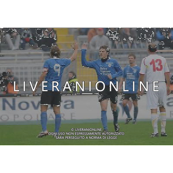 Campionato Lega PRO 1° Divisione Novara 22-11-2009 Novara - Benevento nella foto: Simone Motta (Novara), al centro, e Raffaele Rubino (Novara), a SX di spalle foto Garavaglia - ag. Aldo Liverani sas