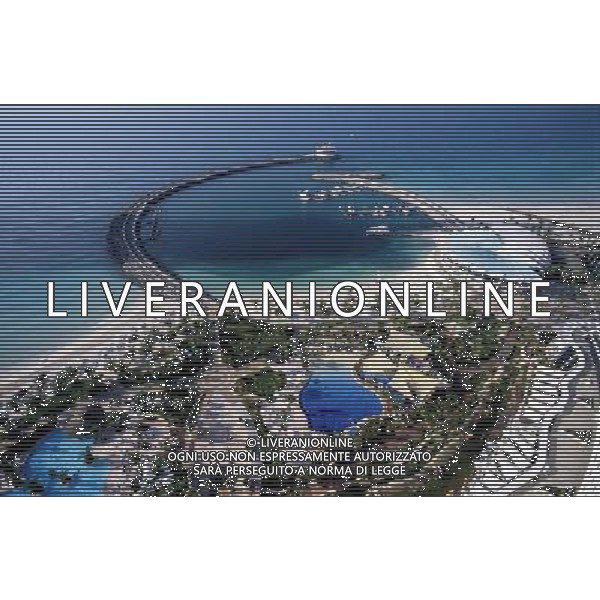 Duba¥, United Arab Emirates, Beach and harbour of Jumeirah Beach Hotel Date: 21.02.2008 Ref: WP_B643_110477_0041 COMPULSORY CREDIT: World Pictures/Photoshot © PHOTOSHOT - AG. ALDO LIVERANI SAS ITALY ONLY DUBAI - EMIRATI ARABI