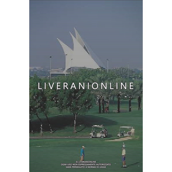Dubai, United Arab Emirates, the golf course in the heart of the city-center, one of the world\'s most beautiful spots Date: 21.02.2008 Ref: WP_B643_110477_0047 COMPULSORY CREDIT: World Pictures/Photoshot © PHOTOSHOT - AG. ALDO LIVERANI SAS ITALY ONLY DUBAI - EMIRATI ARABI
