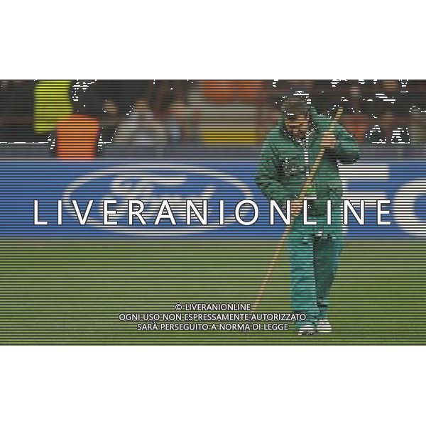 Champions League 2009/2010 Gruppo C MD5 Milano - 25.11.2009 AC Milan-Olympique Marsiglia Nella Foto:MANUTENZIONE CAMPO-SAN SIRO /Ph.Vitez-Ag. Aldo Liverani