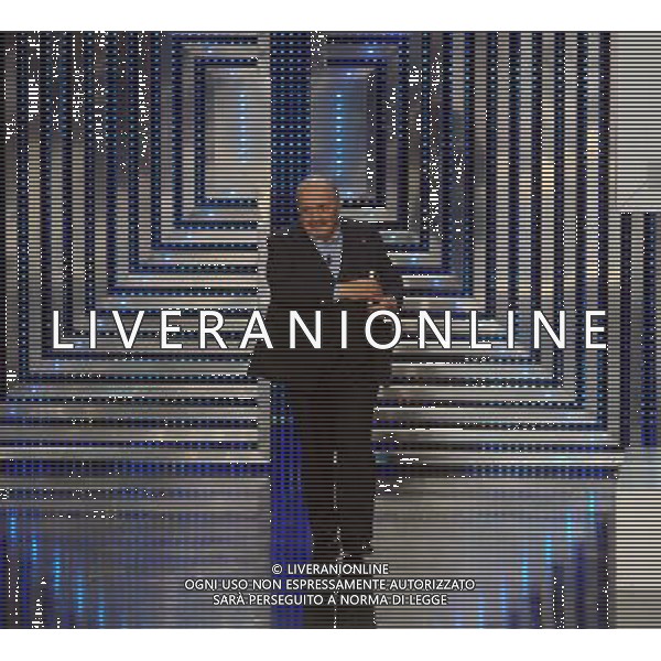 ROMA - TEATRI STUDIOS 27.11.09 I MIGLIORI ANNI - PUNTATA DEL 27.11.09 nella foto: MAURIZIO COSTANZO CHE DICHIARA IL PASSAGGIO IN RAI DOPO 26 ANNI © MASSIMO BRUNI - AG. ALDO LIVERANI SAS