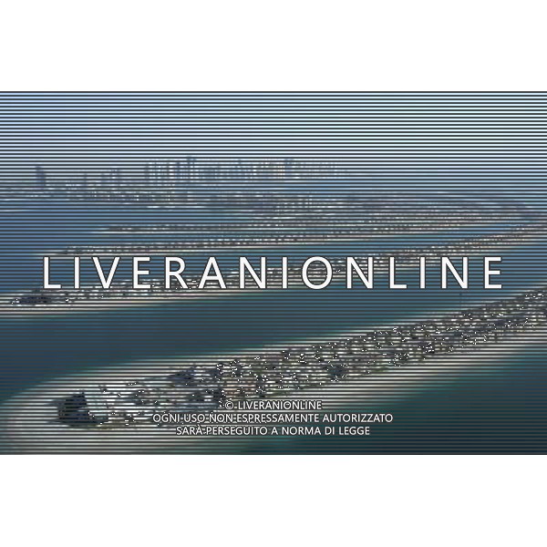 Aerial view of the developments on Palm Island, Dubai, UAE. Ref: WP_B523_102920_1990 Date: 26.07.2007 COMPULSORY CREDIT: World Pictures/Photoshot DUBAI - EMIRATI ARABI UNITI /Agenzia Aldo Liverani Sas - ITALY ONLY -