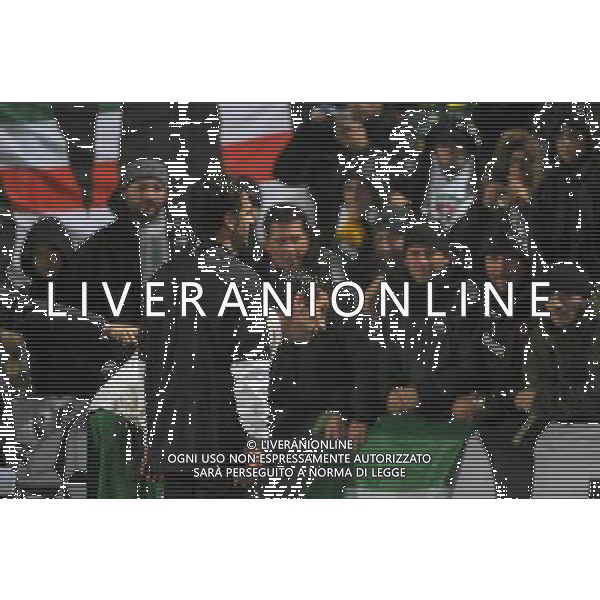 25-11-2009 Bordeaux (Francia) Sport-Calcio Bordeaux Juventus Champions League 2009/2010 Nella foto:gianluigi Buffon parla con i tifosi AG ALDO LIVERANI