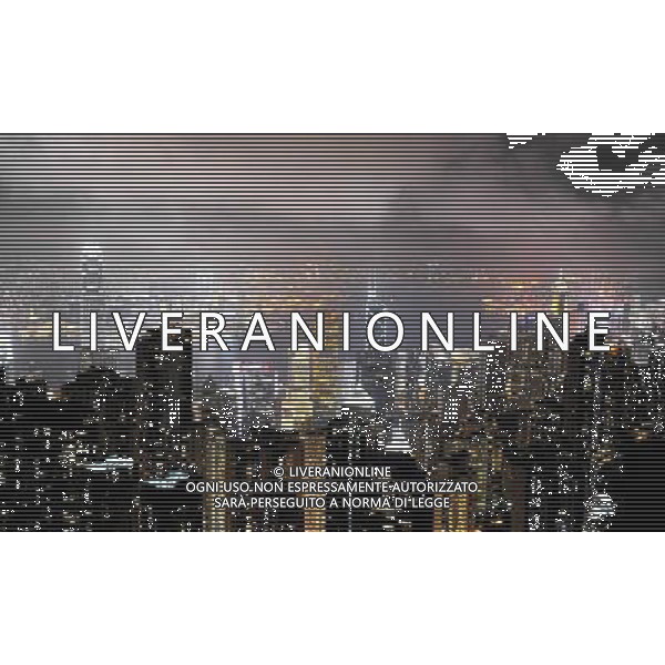 (091130) -- HONG KONG, Nov. 29, 2009 -- Photo taken on Nov. 8, 2009 shows the night scene of Victoria Harbour in Hong Kong, south China. The 5th East Asian Games was scheduled to open here on Dec. 5. Song Zhenping) La Citta\' di Hong Kong - Cina - Veduta Panoramica /Agenzia Aldo Liverani Sas - ITALY ONLY -