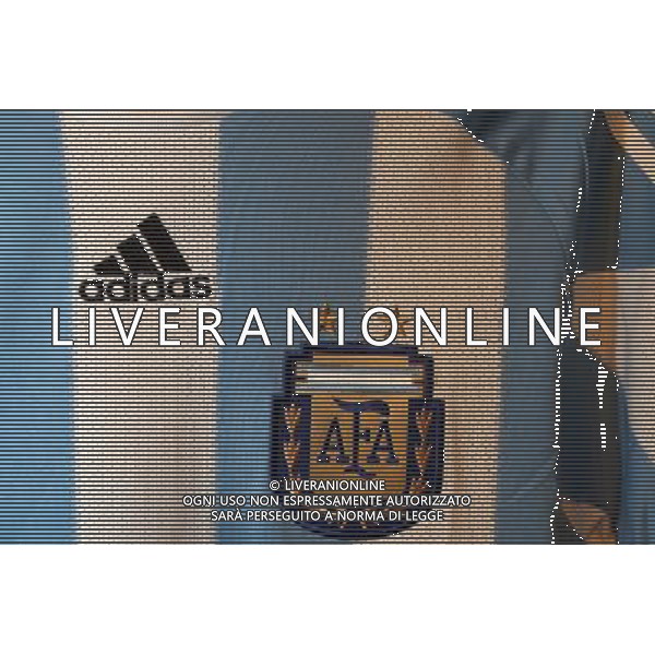 Sorteggi della fase finale dei Mondiali di calcio Sud Africa 2010 - articoli e maglie ufficiali in vendita nei negozi della citta\' 04.12.2009, Kapstadt, SŸdafrika, FIFA Fu§ball-Weltmeisterschaft 2010, World Cup, Cape Town, South Africa, Final Draw, Auslosung, Ziehung, Merchandising, Official Fan Shop, Offizieller Fan Shop, Fanartikel, copyright by firo sportphoto/Agenzia Aldo Liverani Sas - ITALY ONLY -