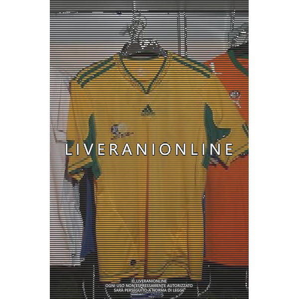 Sorteggi della fase finale dei Mondiali di calcio Sud Africa 2010 - maglia della nazionale sudafricana 04.12.2009, Kapstadt, SŸdafrika, FIFA Fu§ball-Weltmeisterschaft 2010, World Cup, Cape Town, South Africa, Final Draw, Auslosung, Ziehung, Merchandising, Official Fan Shop, Offizieller Fan Shop, Fanartikel, copyright by firo sportphoto/Agenzia Aldo Liverani Sas - ITALY ONLY -