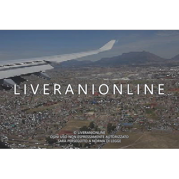 Sorteggi della fase finale dei Mondiali di calcio Sud Africa 2010 - vedute della citta\' 03.12.2009, Kapstadt, SŸdafrika, FIFA Fu§ball-Weltmeisterschaft 2010, World Cup, Cape Town, South Africa 2010, Final Draw, Auslosung, Ziehung, Flugzeug, Anflug aud die Stadt Kapstadt, Cape Town copyright by firo sportphoto/Agenzia Aldo Liverani Sas - ITALY ONLY -