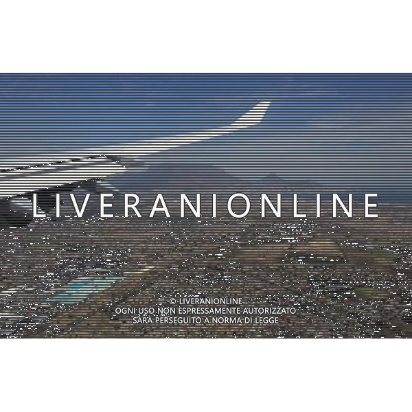 Sorteggi della fase finale dei Mondiali di calcio Sud Africa 2010 - vedute aeree della citta\' 03.12.2009, Kapstadt, SŸdafrika, FIFA Fu§ball-Weltmeisterschaft 2010, World Cup, Cape Town, South Africa 2010, Final Draw, Auslosung, Ziehung, Flugzeug, Anflug aud die Stadt Kapstadt, Cape Town, im Hintergrund der Tafelberg copyright by firo sportphoto/Agenzia Aldo Liverani Sas - ITALY ONLY -