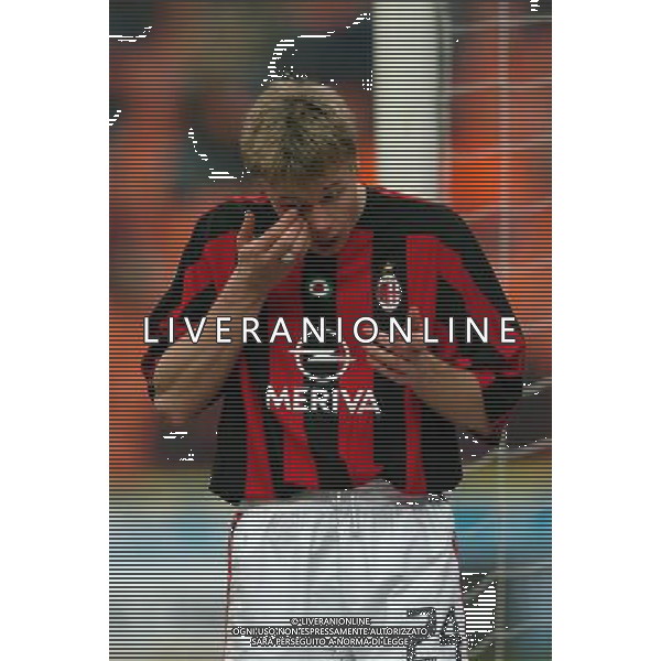 Milano 19-12-2003 COPPA ITALIA TIM CUP milan-sampdoria 1:0 nella foto laursen martin sistema le lenti a contatto ph marco luzzani/ag aldo liverani s.a.s.