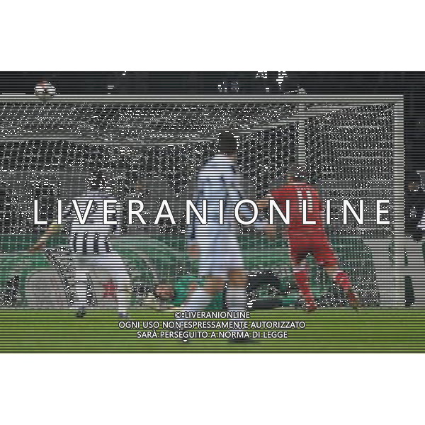 Juventus - Bayern Monaco Champions League 2009/2010 08-12-2009 Torino Nella foto: gianluigi buffon in parata ©Manuela Viganti/Agenzia Aldo Liverani Sas 