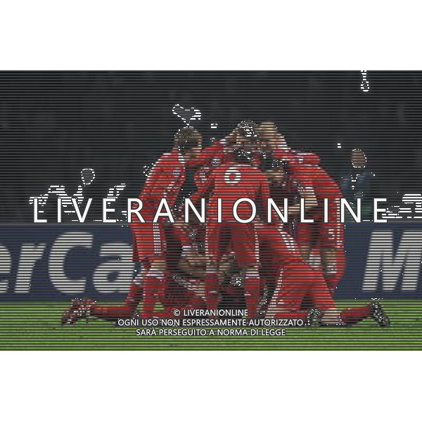 Juventus - Bayern Monaco Champions League 2009/2010 08-12-2009 Torino Nella foto: abbracci Esultanza dei giocatori del bayern ©Manuela Viganti/Agenzia Aldo Liverani Sas 