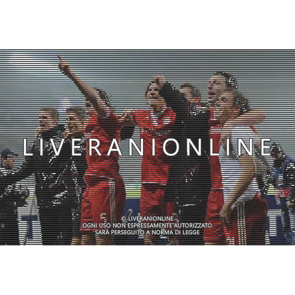 Juventus - Bayern Monaco Champions League 2009/2010 08-12-2009 Torino Nella foto: abbracci Esultanza dei giocatori del bayern monaco che festeggiano la vittoria a fine gara ©Manuela Viganti/Agenzia Aldo Liverani Sas 