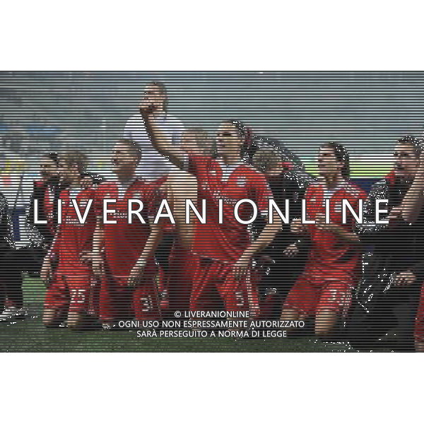 Juventus - Bayern Monaco Champions League 2009/2010 08-12-2009 Torino Nella foto: abbracci Esultanza dei giocatori del bayern monaco che festeggiano la vittoria a fine gara ©Manuela Viganti/Agenzia Aldo Liverani Sas 