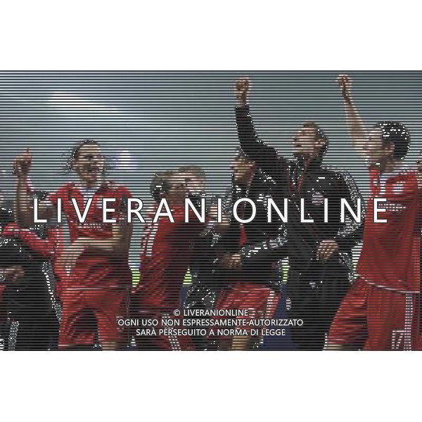 Juventus - Bayern Monaco Champions League 2009/2010 08-12-2009 Torino Nella foto: abbracci Esultanza dei giocatori del bayern monaco che festeggiano la vittoria a fine gara ©Manuela Viganti/Agenzia Aldo Liverani Sas 