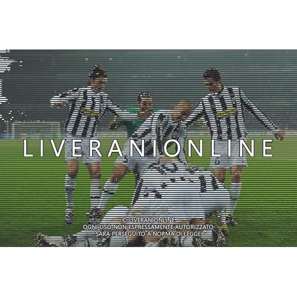 08-12-2009 Torino Sport-Calcio Juventus Bayern Monaco Champions League 2009/2010 Nella foto: l\'Esultanza di david trezeguet dopo il gol ©Alessandro Falzone/ag ALDO LIVERANI SAS