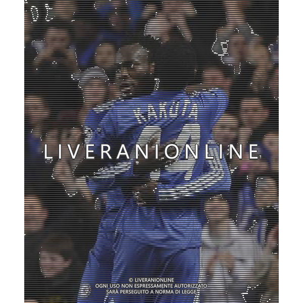 Chelsea«s Michael Essien celebrates his goal against Apoel with team mate Gael Kakuta during the Champions League group stage game between Chelsea FC and Apoel FC in Stamford Bridge Stadium, London, Britain, 8 December 2009. /AGENZIA ALDO LIVERANI SAS - ITALY ONLY -
