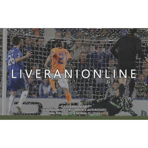 Apoel«s Marcin Zewlakow shoots past Chelsea«s goalkeeper Ross Turnbull and scores during the Champions League group stage game between Chelsea FC and Apoel FC in Stamford Bridge Stadium, London, Britain, 8 December 2009. /AGENZIA ALDO LIVERANI SAS - ITALY ONLY -