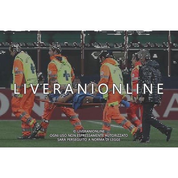 Champions League 2009/2010 Gruppo F MD6 Milano - 09.12.2009 FC Inter-FC Rubin Kazan Nella Foto: walter samuel esce in barella infortunato /Ph.Luzzani-Ag. Aldo Liverani