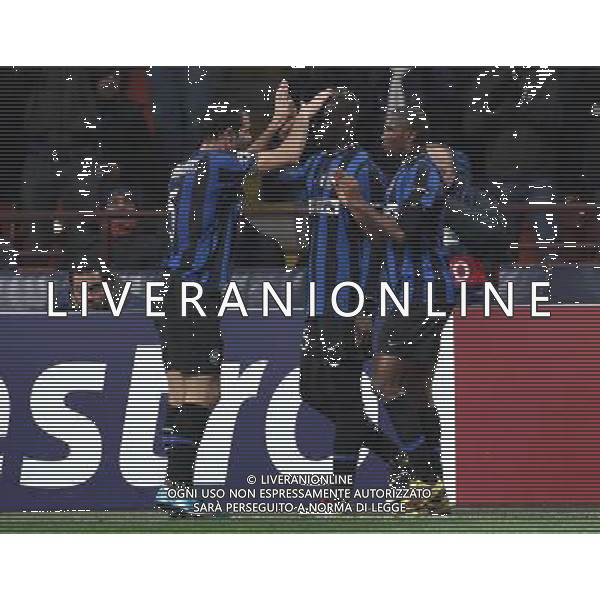 Champions League 2009/2010 Gruppo F MD6 Milano - 09.12.2009 FC Inter-FC Rubin Kazan Nella Foto: esultanza dopo il gol di samuel eto\'o del 1-0 con mario balotelli e dejan stankovic /Ph.Luzzani-Ag. Aldo Liverani