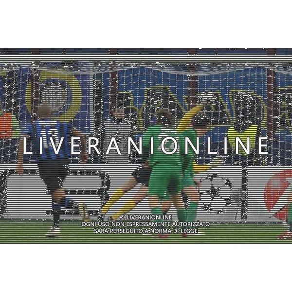 Champions League 2009/2010 Gruppo F MD6 Milano - 09.12.2009 FC Inter-FC Rubin Kazan Nella Foto:PARATA DI RYZHIKOV SU MAICON /Ph.Vitez-Ag. Aldo Liverani