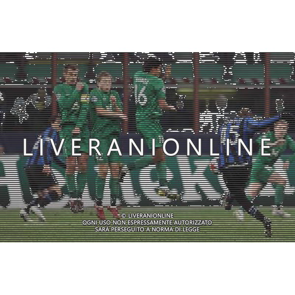 Champions League 2009/2010 Gruppo F MD6 Milano - 09.12.2009 FC Inter-FC Rubin Kazan Nella Foto: il gol su punizione di mario balotelli ©luzzani-Ag. Aldo Liverani