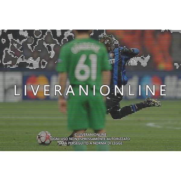 Champions League 2009/2010 Gruppo F MD6 Milano - 09.12.2009 FC Inter-FC Rubin Kazan Nella Foto: IL GOL SU PUNIZIONE DI MARIO BALOTELLI /Ph.Vitez-Ag. Aldo Liverani