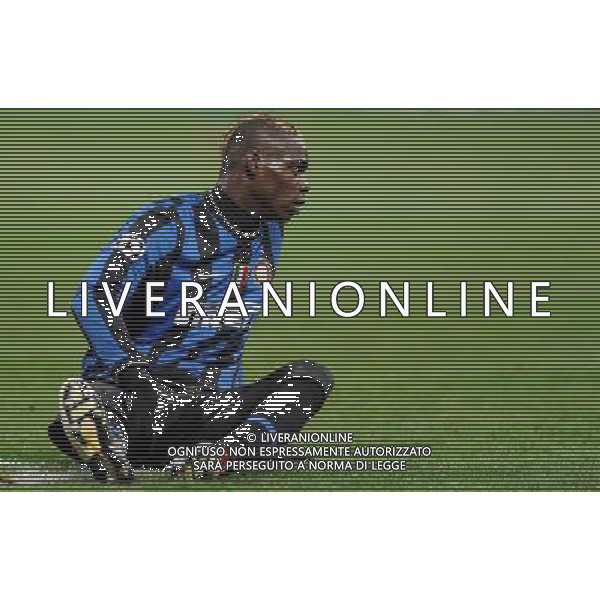 Champions League 2009/2010 Gruppo F MD6 Milano - 09.12.2009 FC Inter-FC Rubin Kazan Nella Foto:BALOTELLI MARIO A TERRA /Ph.Vitez-Ag. Aldo Liverani