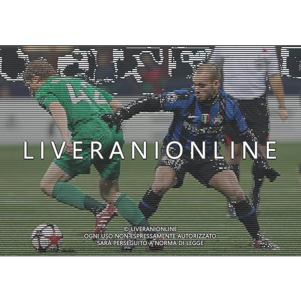 Milano 09-12-2009 Champions League 2009/10 inter-rubin kazan 2:0 nella foto wesley sneijder e rafal murawski ph marco luzzani/ag aldo liverani s.a.s.