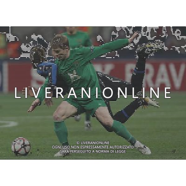 Milano 09-12-2009 Champions League 2009/10 inter-rubin kazan 2:0 nella foto mario balotelli e vitali kaleshin ph marco luzzani/ag aldo liverani s.a.s.